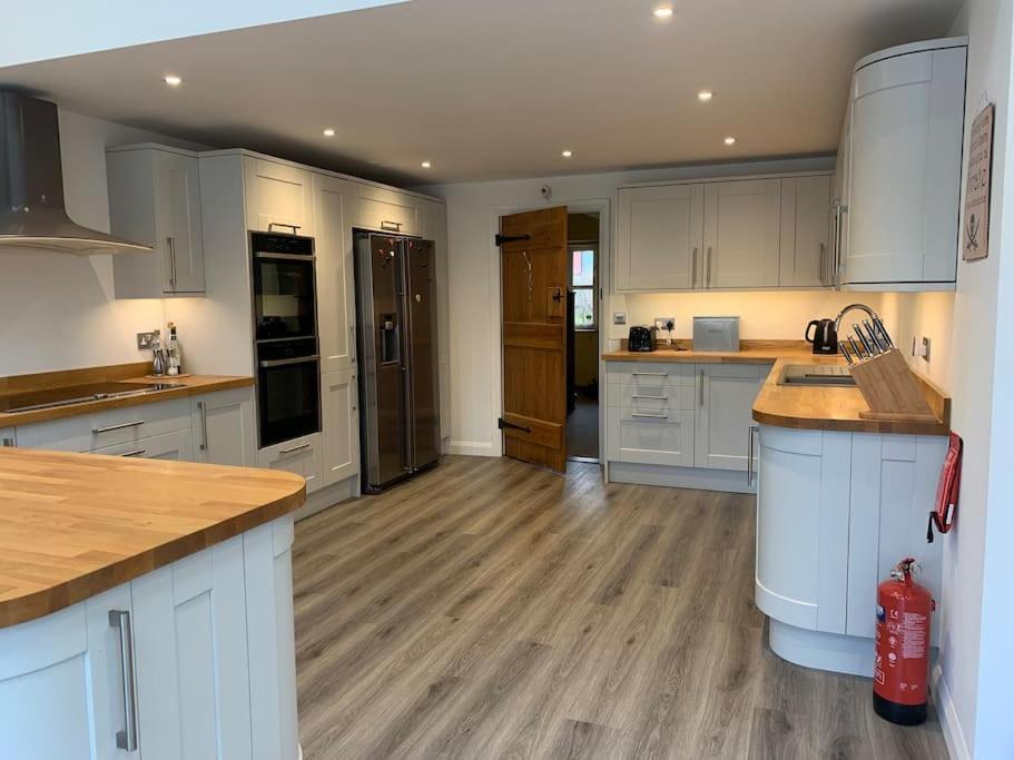 Rockhopper Cottage, Waldringfield วูดบริดจ์ ภายนอก รูปภาพ