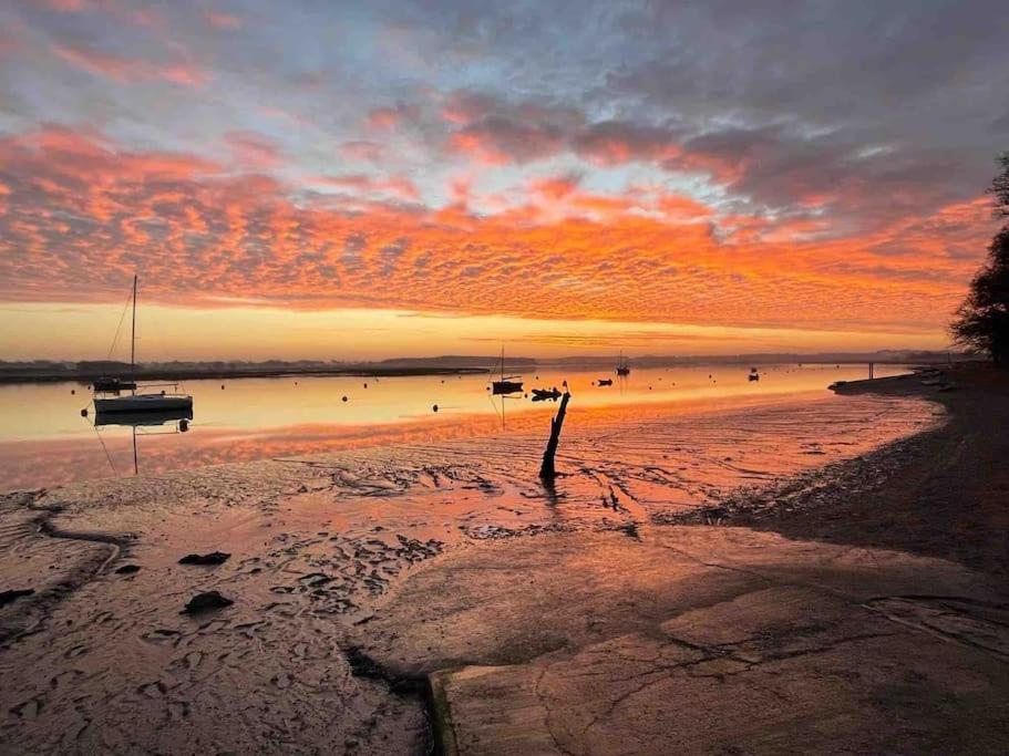 Rockhopper Cottage, Waldringfield วูดบริดจ์ ภายนอก รูปภาพ