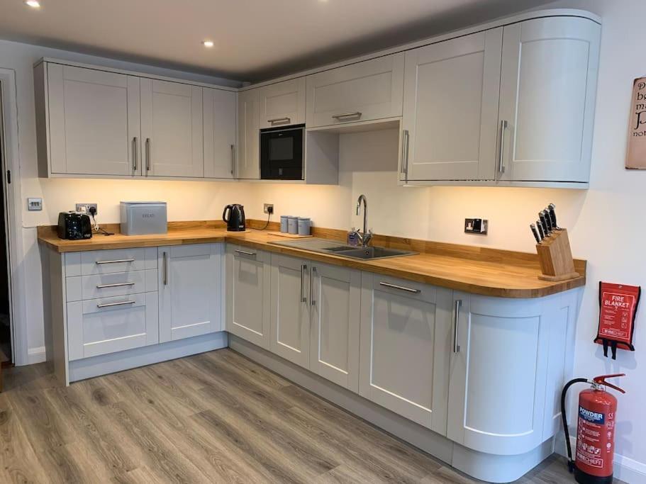 Rockhopper Cottage, Waldringfield วูดบริดจ์ ภายนอก รูปภาพ