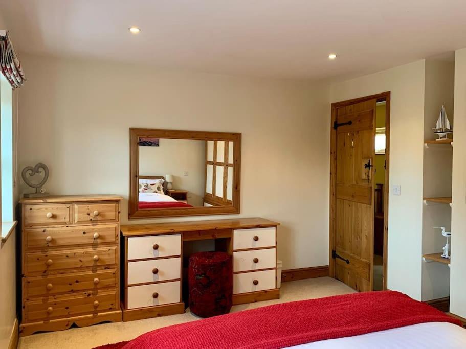 Rockhopper Cottage, Waldringfield วูดบริดจ์ ภายนอก รูปภาพ